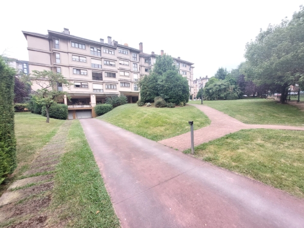 Se vende este piso único en el mercado en Nuevo Gijón.