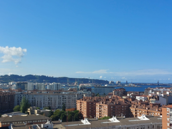 Se vende un impresionante ático en la Avenida Constitución de Gijón.