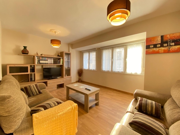 Se vende este bonito piso de 2 dormitorios en el barrio de los Jesuítas.